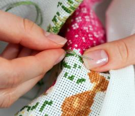 Как вышивать на вязаном полотне?